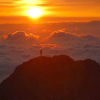 rising-sun-goryu-dake-peak