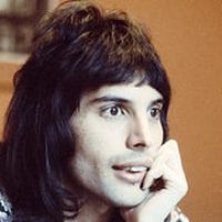 Freddie-Mercury-in-1974-006